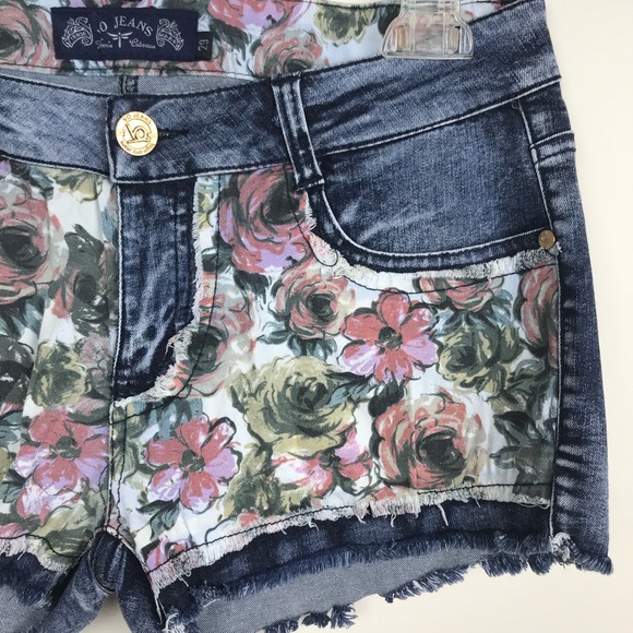 VO JEANS | Mossimo | Floral Accent Jean Shorts (2) - Picture 12 of 17